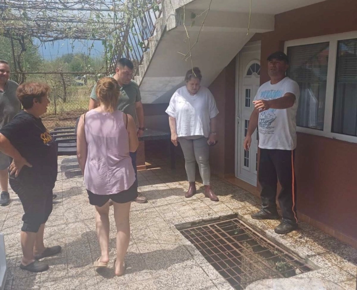 Петровска во Јегуновце посети семејства погодени од вчерашното невреме