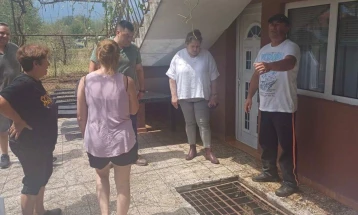 Петровска во Јегуновце посети семејства погодени од вчерашното невреме