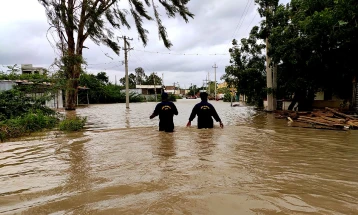 Најмалку 24 лица го загубија животот во поплавите и свлечиштата на Брегот на Слоновата Коска