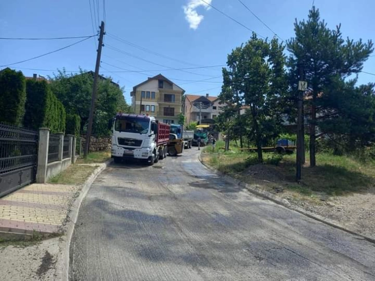 На трошок на изведувачот повторно се санираат дел од оштетените улици од минатогодишните поплави во Делчево