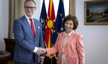 Presidentja Gordana Siljanovska Davkova takoi shefin e Misionit të OSBE-së në Shkup, ambasadorin Kilian Uall