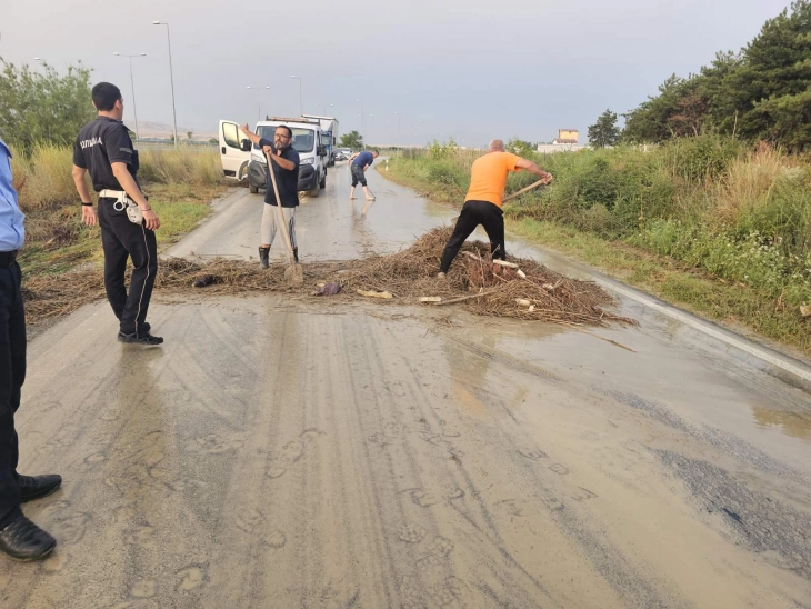 Невреме и штети во Светниколско и Неготинско, четири пожари на отворено