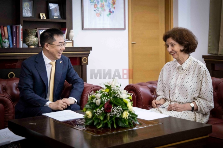 Presidentja Siljanovska Dakova priti ambasadorin kinez Xhang Xuo