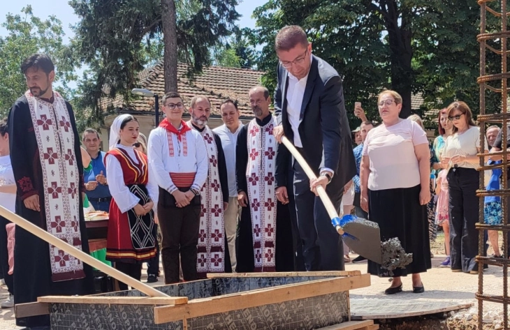 Со поставување на камен-темелник означен почетокот на градба ОУ „Свети Климент Охридски“, во село Драчево