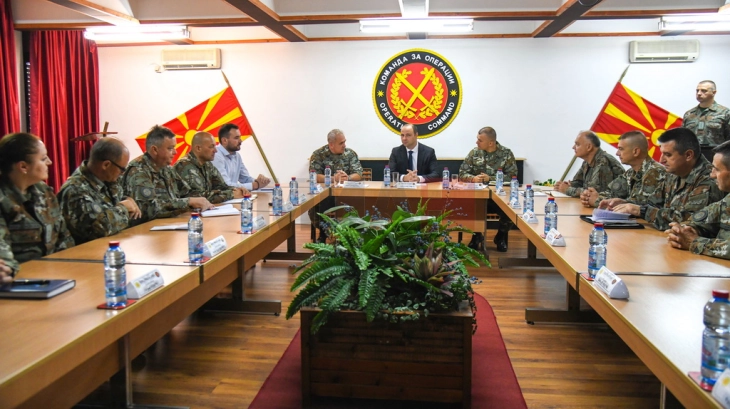 Ministri i Mbrojtjes Misajllovski për vizitë të Komandës për operacione