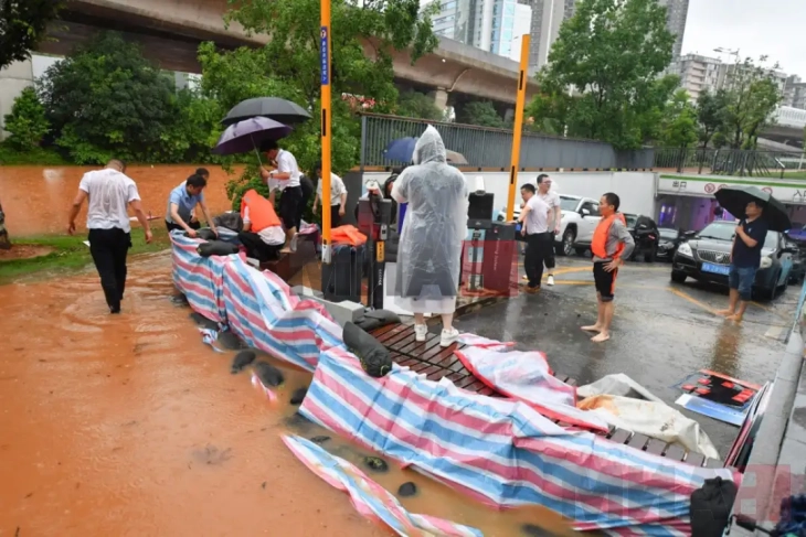 Kina ndau 316 milionë dollarë ndihmë urgjente për përballjen me pasojat nga vërshimet vdekjeprurëse