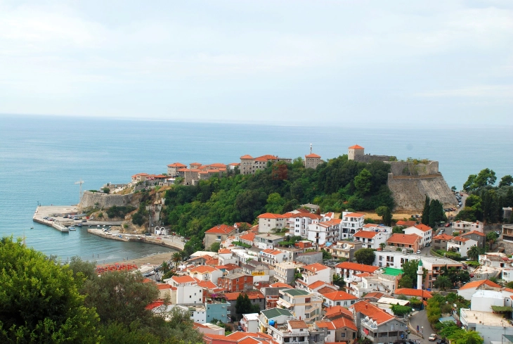 Во Црна Гора се отвора првата плажа за жени со хиџаб