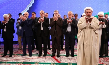 Двајца радикални конзервативни кандидати се повлекоа од претседателската трка во Иран