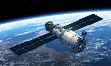 Се распадна руски сателит за набљудување на Земјата - американските астронаути се засолниле во МВС