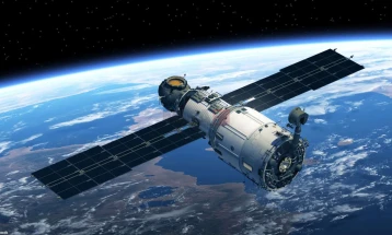 Shpërbëhet një satelit rus për vëzhgim të Tokës - astronautët amerikan u strehuan në MVS