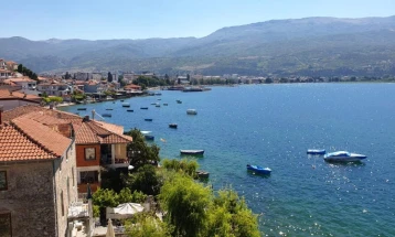 Shpëtohet turisti anglez i cili ra nga shkëmbi në Liqenin e Ohrit (PLT)