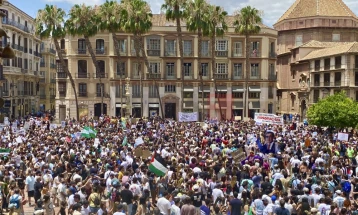 Жителите на шпанскиот град Малага излегоа на протест против масовниот туризам