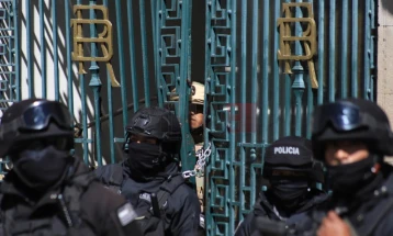 Боливискиот генерал обвинет за неуспешен државен удар префрлен во затвор со максимално обезбедување