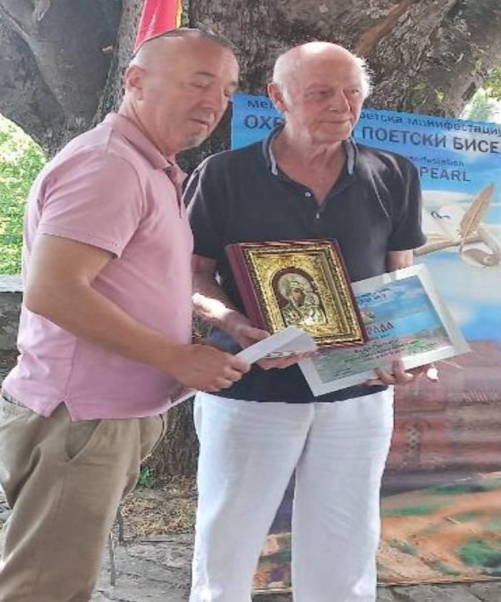 Награда за животно дело за Виктор Шеќеровски македонскиот писател и поет од Белград