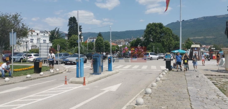 Në fuqi është ndalesa për kryerjen e aktiviteteve ndërtimore në qendër të Ohrit  dhe regjimi veror për komunikacion në pjesën e vjetër të qytetit