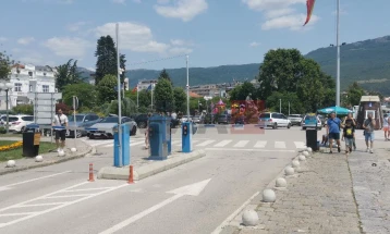 Në fuqi është ndalesa për kryerjen e aktiviteteve ndërtimore në qendër të Ohrit  dhe regjimi veror për komunikacion në pjesën e vjetër të qytetit