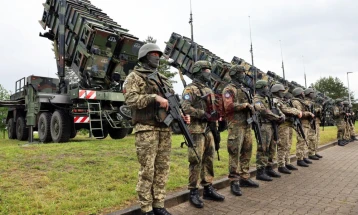 Ukraina hodhi poshtë pretendimet e Bjellorusisë se ka rritur numrin e ushtarëve në kufi