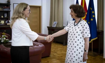 Претседателката Сиљановска Давкова ја прими романската амбасадорка Адела Моника Аксинте