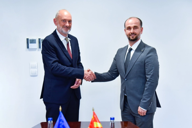 Takimi i parë zyrtar i ministrit të Çështjeve Evropiane Murtezani me euroambasadorin Gir - Maqedonia mbetet e përkushtuar në agjendën euroatlantike