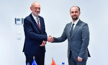 Takimi i parë zyrtar i ministrit të Çështjeve Evropiane Murtezani me euroambasadorin Gir - Maqedonia mbetet e përkushtuar në agjendën euroatlantike