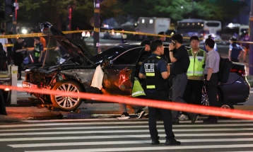 Një automobil goditi këmbësorë në Seul, nëntë të vdekur