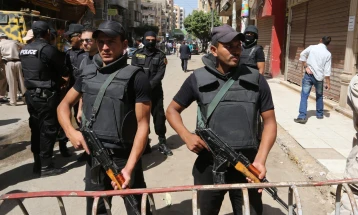 Четиринаесет загинати при уривање на трикатна зграда во Египет