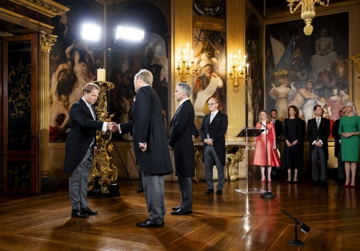 New right-wing Dutch government sworn in by the king
