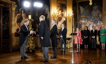 New right-wing Dutch government sworn in by the king