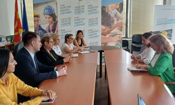 Ministrat Janevska dhe Andonovski në takim me Këshillin Britanik për zhvillim të aftësive digjitale tek nxënësit
