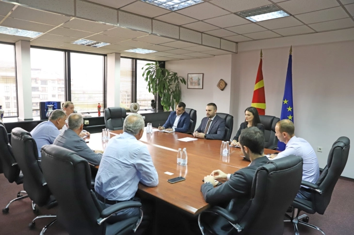 Ministri Durmishi realizoi takim me përfaqësuesit e OEMVP-së: Përmes bashkëpunimit të ngushtë me sektorin e biznesit, do të krijojmë bashkërisht politika për mbështetjen e kompaniv