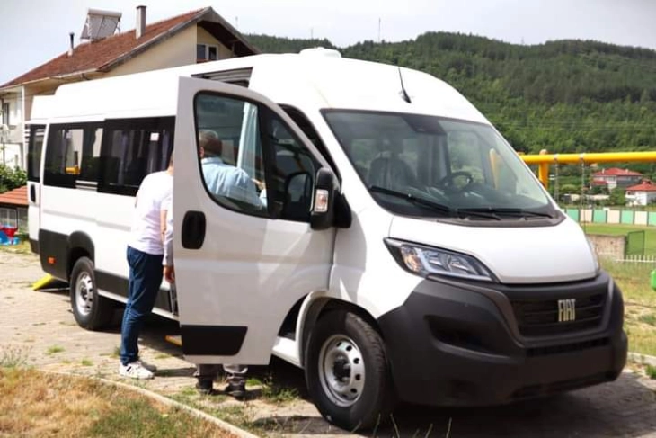 Дневниот центар за лица со посебни потреби во Македонска Каменица доби наменско возило