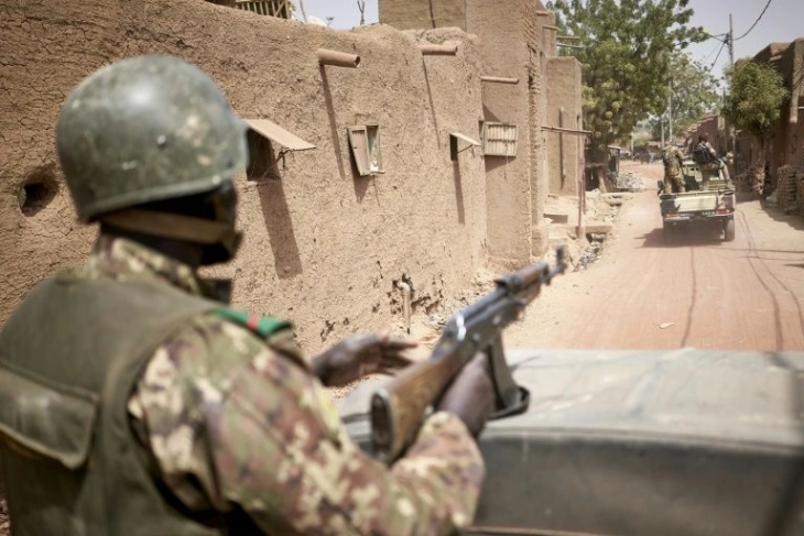 Околу 40 лица убиени во напад врз село во централниот дел на Мали
