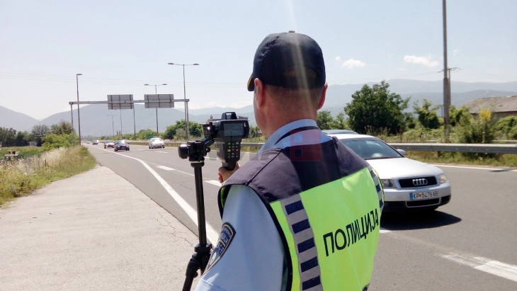 Sanksionohen 146 shoferë  në Shkup, 15 për drejtim të shpejtë të automjetit