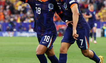 Late Malen brace sends Dutch into quarters with 3-0 win over Romania