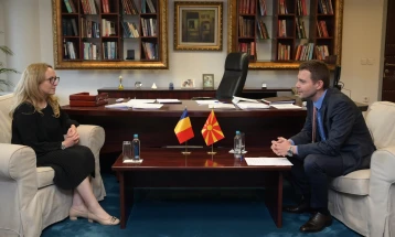 Средба на министерот Муцунски со романската амбасадорка Аксинте