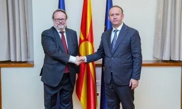 Takimi i kryetarit të Kuvendit Gashi me ambasadorin spanjoll, Garsia