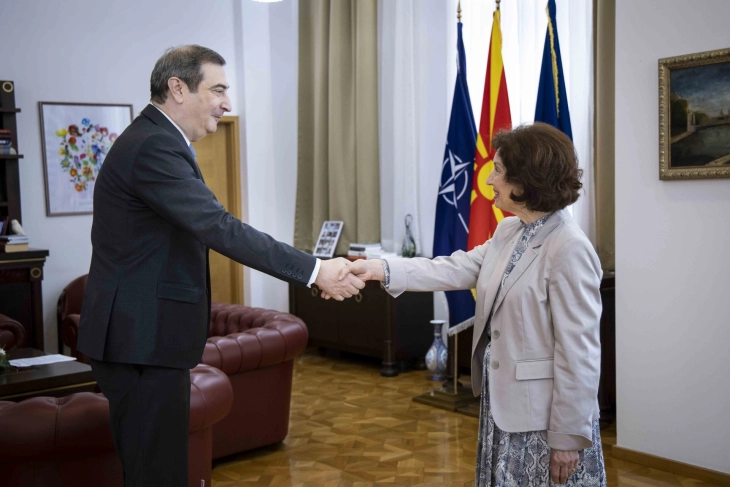 Presidentja Siljanovska - Davkova e priti ambasadorin e Azerbajxhanit, Kasiev