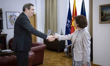 Presidentja Siljanovska - Davkova e priti ambasadorin e Azerbajxhanit Kasiev