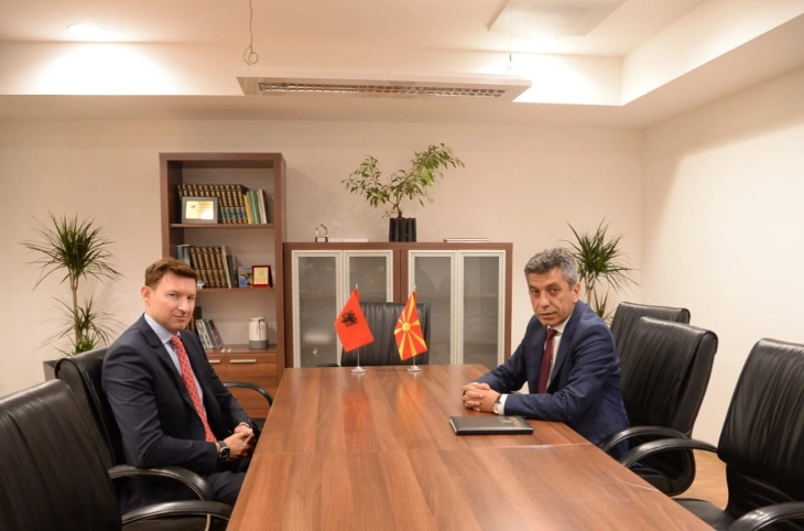 Takim i ministrit Mexhiti me ambasadorin e Shqipërisë Meidani