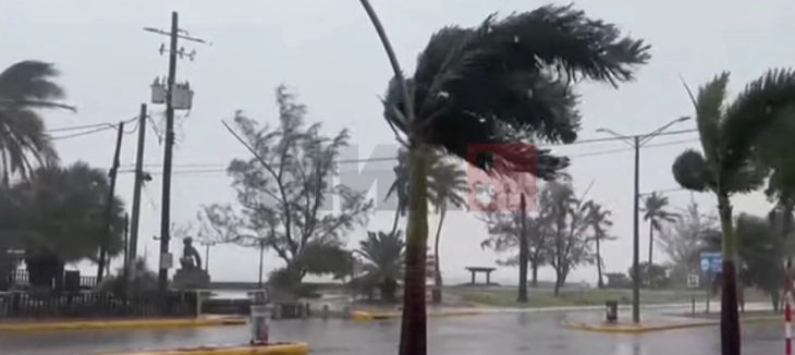 Uragani Beril goditi Xhamajkën dhe i dobësuar u drejtua për në Meksikë
