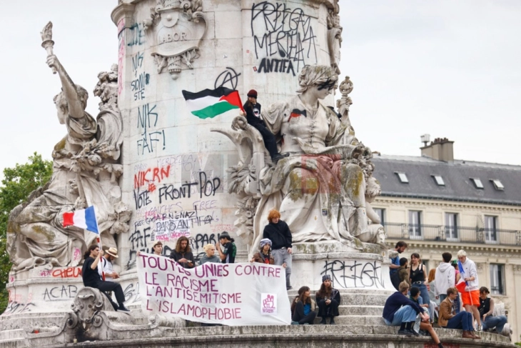 Французите протестираа против десницата