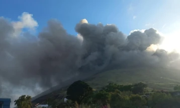 Италијанските власти го кренаа на највисоко степенот на опасност за вулканот Стромболи