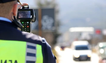 Janë shqiptuar 125 shoferë në Shkup, 11 sanksione për vozitje të shpejtë pa patent shoferi