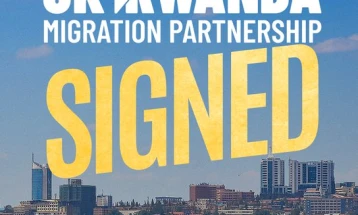 Владата на Стармер ќе ја прекине програмата за депортирање на баратели на азил во Руанда
