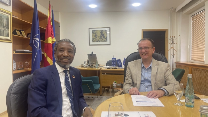 Head of WHO Office in Skopje meets Health Minister Taravari