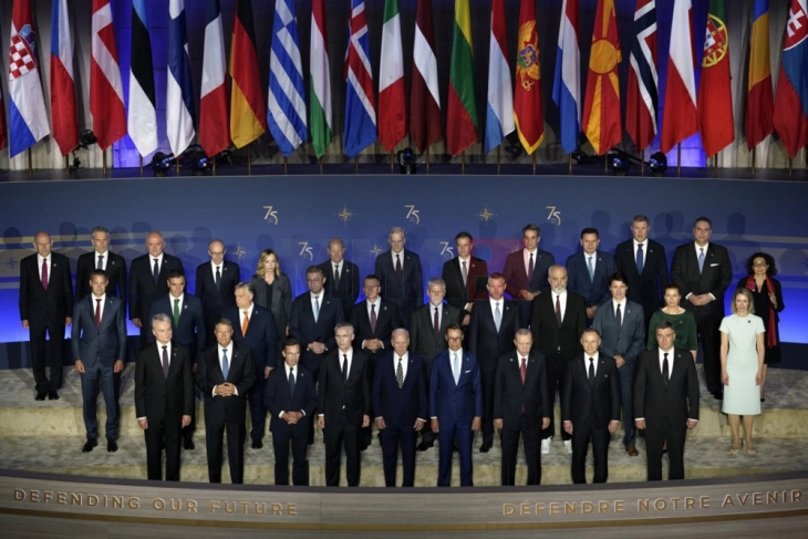 Европските лидери го користат Самитот на НАТО за да ја промовираат воената алијанса кај американските гласачи