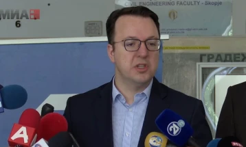 Nikolloski: Të punësuarit në HM dhe Postat e Maqedonisë do të marrin paga, policia dhe prokuroria do ta hetojnë huazimin e tepërt të tyre