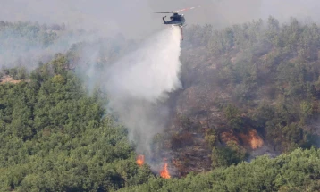 Со хеликоптер на МВР ставен под контрола пожарот кај велешкото село Караслари