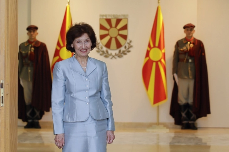 Presidentja Siljanovska Davkova për vizitë në Kampin e armatës për stërvitje në ujë në Ohër