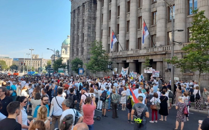 Протест на еколошки здруженија пред Уставниот суд во Белград поради проектот „Јадар“ за литиум 